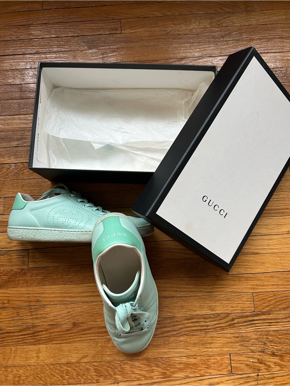 Gucci Mint Green Leather Low-Top Sneakers